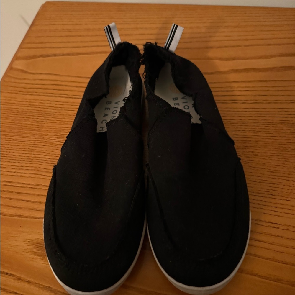 Vionic Black and White Sneakers